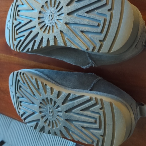 UGG Classic Ultra Mini - Picture 8 of 11